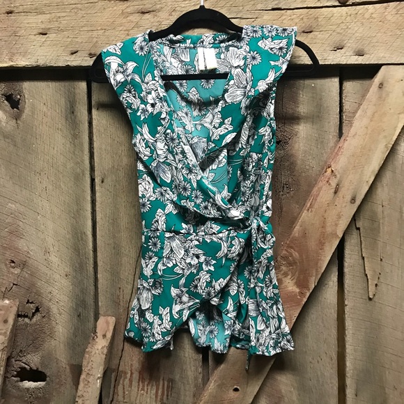 Japna Tops - Floral wrap top Japana size small green